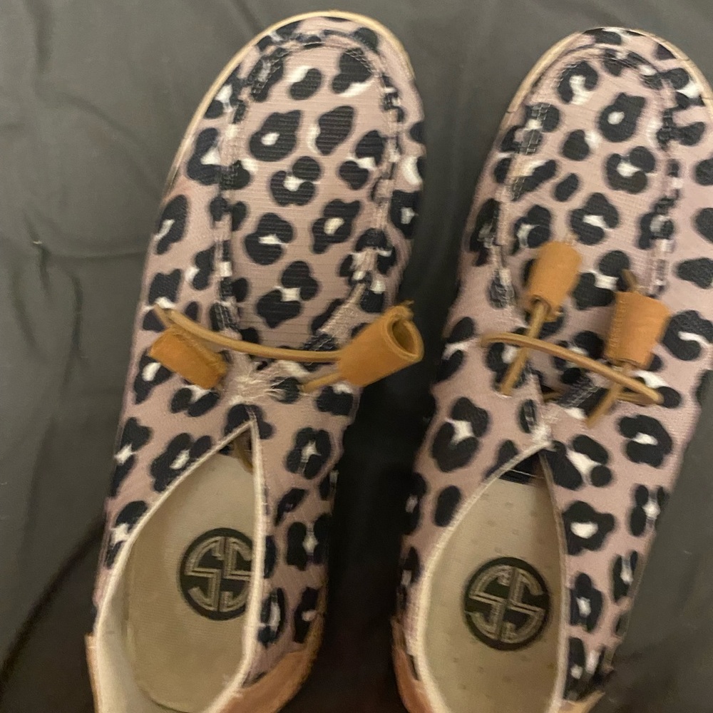 Simply southern collection hey dude leopard shoes sz 6